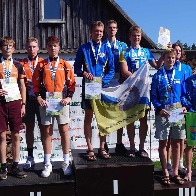 Üle 300 noore ja veterani võistlesid Küti metsas Eesti meistrivõistluste medalitele teateorienteerumises