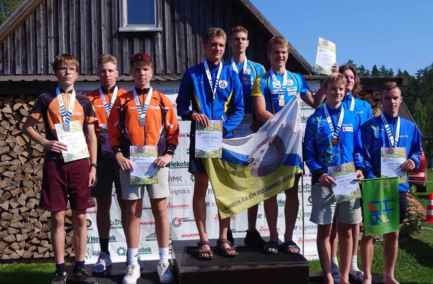 Üle 300 noore ja veterani võistlesid Küti metsas Eesti meistrivõistluste medalitele teateorienteerumises